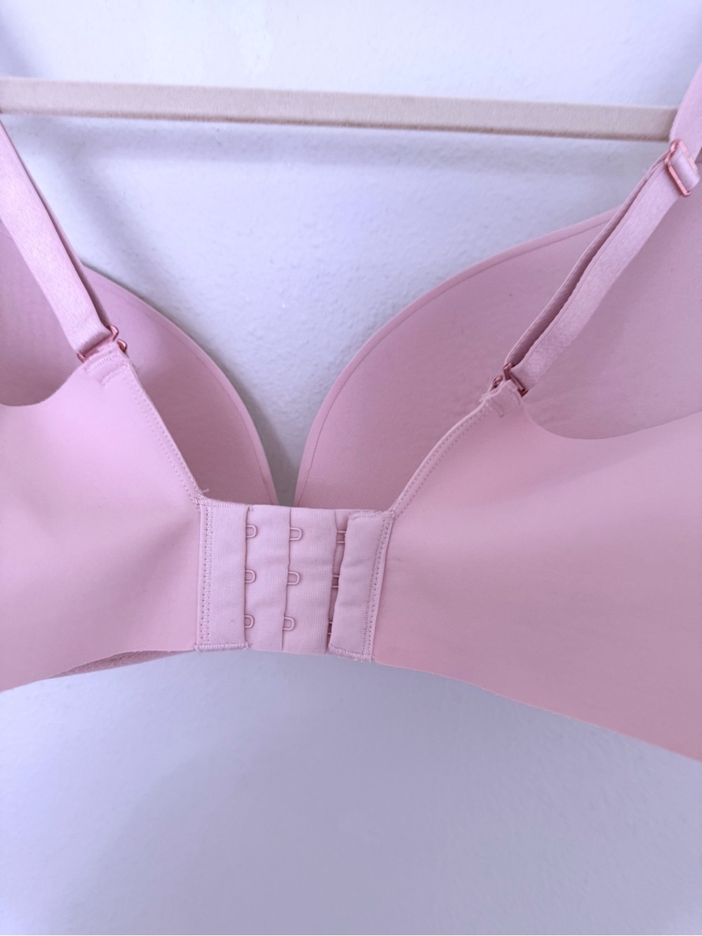 Maidenform 38D women’s Light Pink Push-Up Bra wireless side slimming EUC - Picture 3 of 14